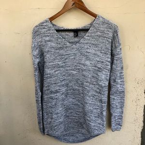 SOLD ‼️ H&M Sweater